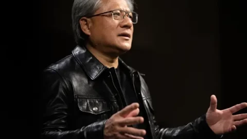 CEO Nvidia Huang Renxun trấn an: AI không làm mất việc, nhưng nghề lập trình có thể biến mất
