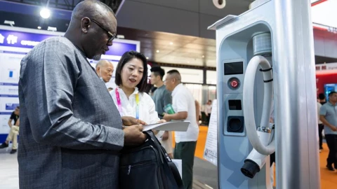 Ăn xong bữa cơm là đầy pin, giấc mơ của mọi tài xế xe điện đây rồi!