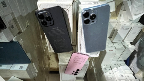 Phát hiện kho hàng iPhone nghi nhập lậu bán trên TikTok Shop