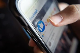 Lịch sử bất ngờ của nút "Like": Từ đấu trường La Mã, Thế chiến II đến Facebook