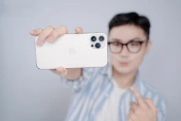 Một hệ thống bán lẻ điện thoại tại Việt Nam tung chương trình trải nghiệm miễn phí 30 ngày, bảo hành pin đến 10 năm