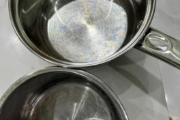 Nồi inox sau khi rửa bằng máy rửa bát bị xỉn màu là do làm sao? Có cách nào khắc phục?