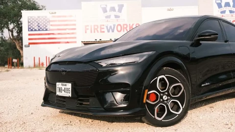Ford Mustang Mach-E tạm dừng giao hàng vì lỗi khóa cửa, hơn 300.000 xe bị ảnh hưởng
