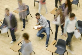 "Bóng ma" AI trong các trường đại học Mỹ: Hàng nghìn "sinh viên ảo" lừa đảo hàng triệu USD