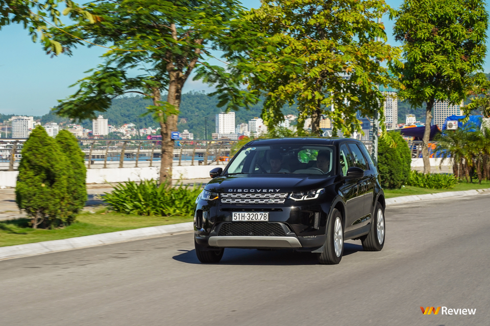 Trải nghiệm Land Rover Discovery Sport: Đắt xắt ra miếng