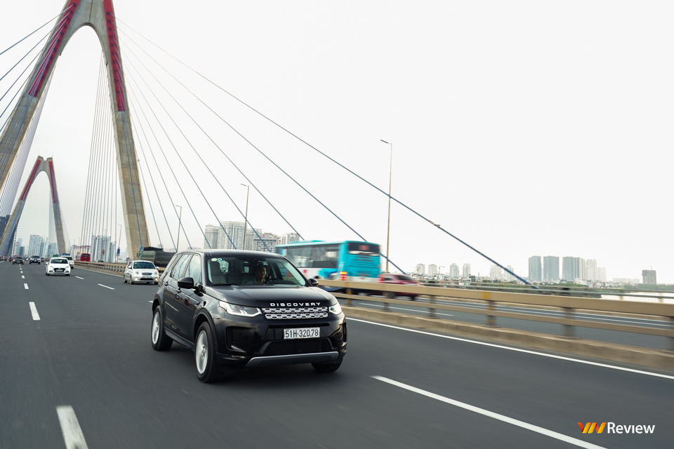 Trải nghiệm Land Rover Discovery Sport: Đắt xắt ra miếng