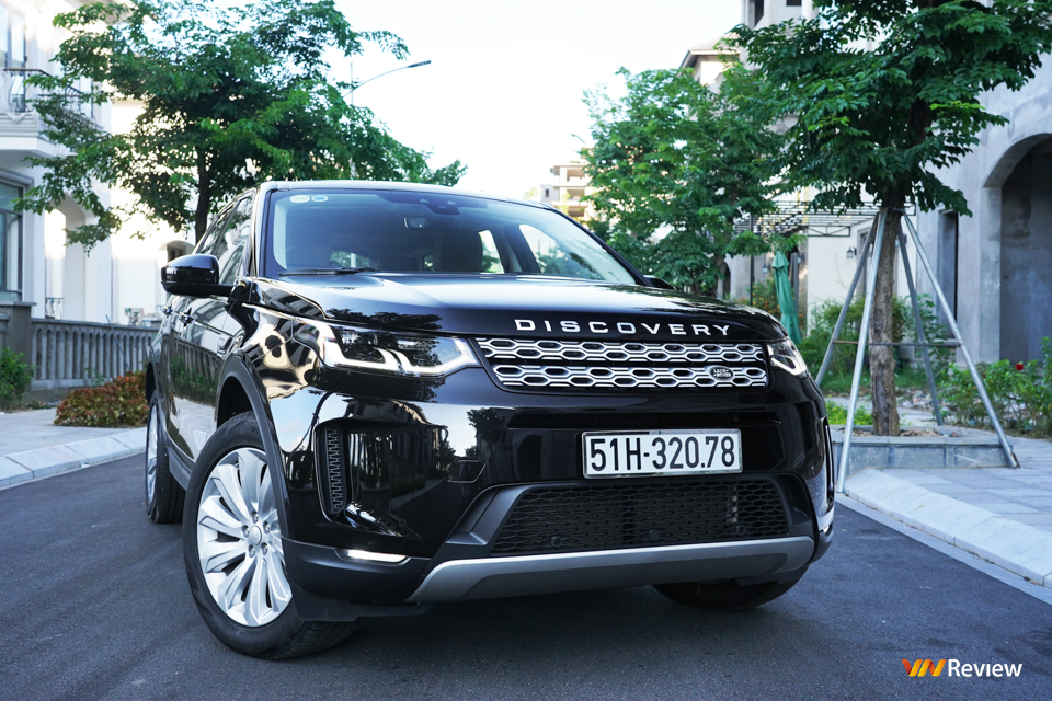 Trải nghiệm Land Rover Discovery Sport: Đắt xắt ra miếng