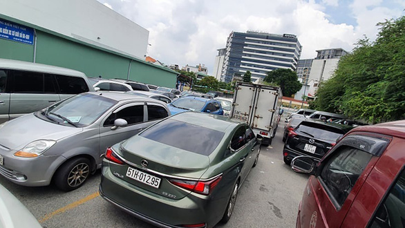 29.000 ôtô chưa đăng kiểm do giãn cách: Lùi ngày xử phạt cho dân nhờ