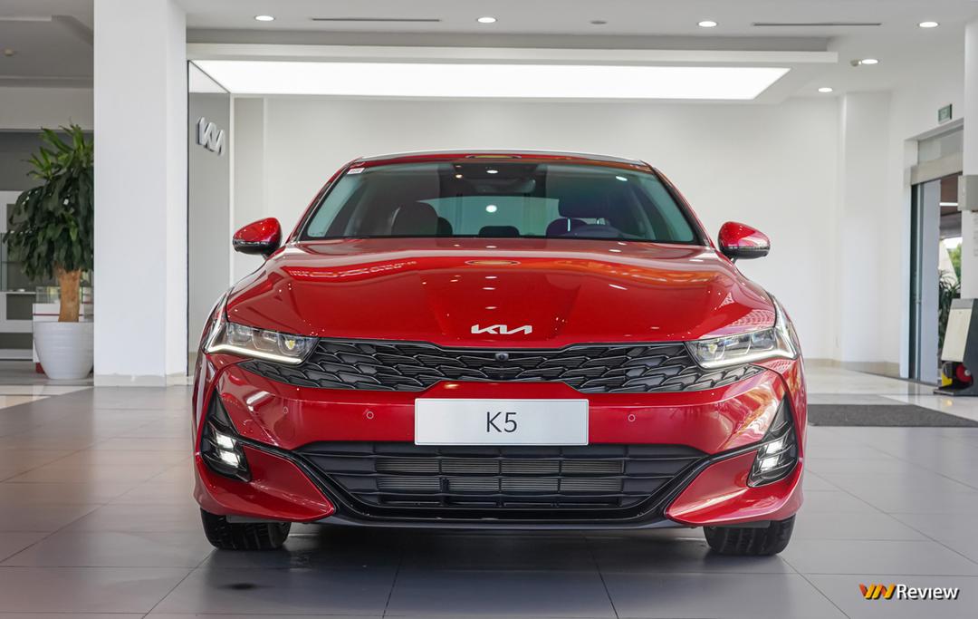 Kia K5 phiên bản Premium rẻ hơn 100 triệu đồng, sự khác biệt đến từ động cơ