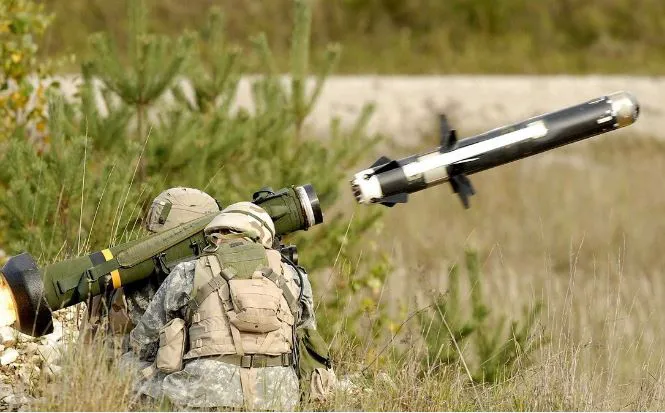 thumbnail - Tên lửa chống tăng Javelin cung cấp cho Ukraine có hiệu năng ra sao