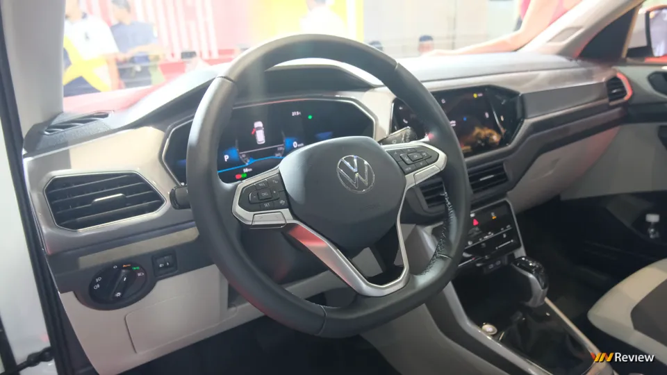 Volkswagen T-Cross ra mắt: 2 phiên bản, giá từ 1,099 tỷ đồng 