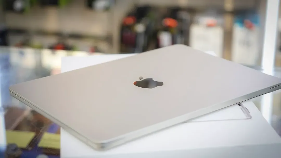 MacBook Air M2 bắt đầu về Việt Nam, giá từ 33,9 triệu đồng