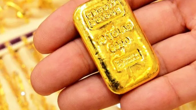 thumbnail - Giá vàng hôm nay 24/9/2022 giảm còn 65,8 triệu: Giá vàng đang trên đà giảm, có nên mua vào lúc này?