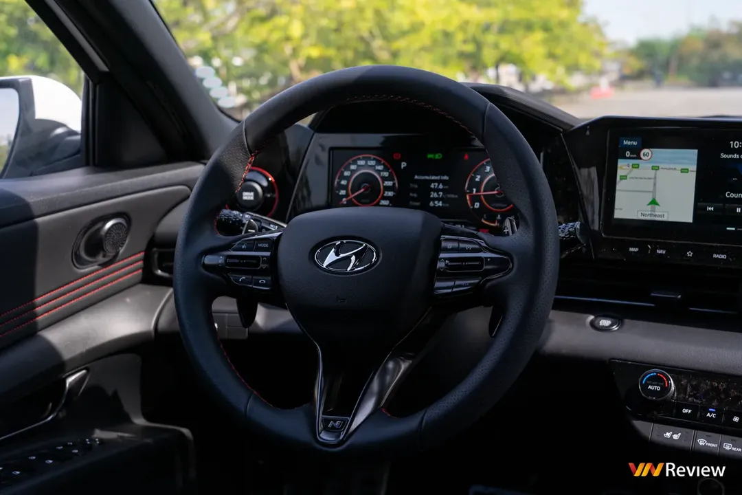 Hyundai Elantra 2023 ra mắt thị trường Việt Nam: Thiết kế thể thao, 4 phiên bản