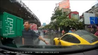 thumbnail - Tài xế Porsche thể hiện hung hãn trên đường phố Hà Nội