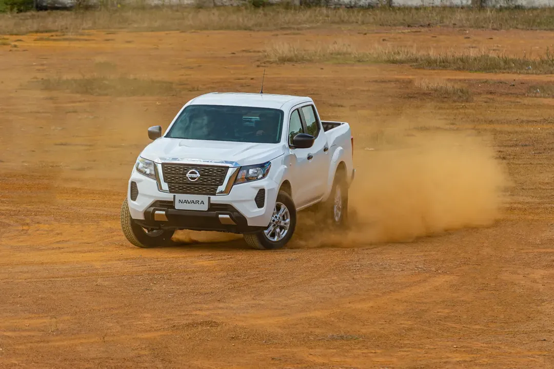 Nissan Navara bổ sung phiên bản giá rẻ: Giá gần 700 triệu đồng