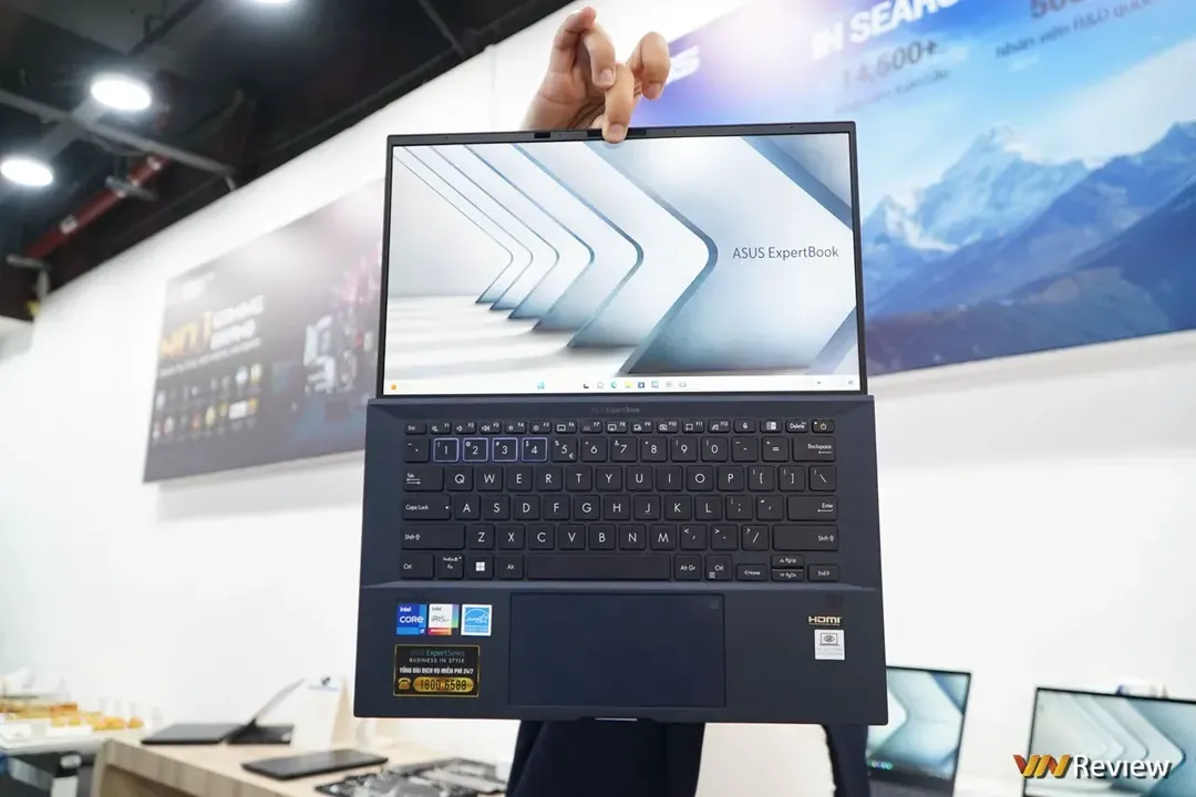 Trên tay Asus ExpertBook B9 2022: laptop doanh nhân nặng chỉ 1Kg, độ bền đáng nể