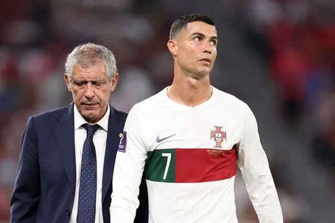Ronaldo phản ứng thế nào khi HLV Al Nassr bị sa thải?