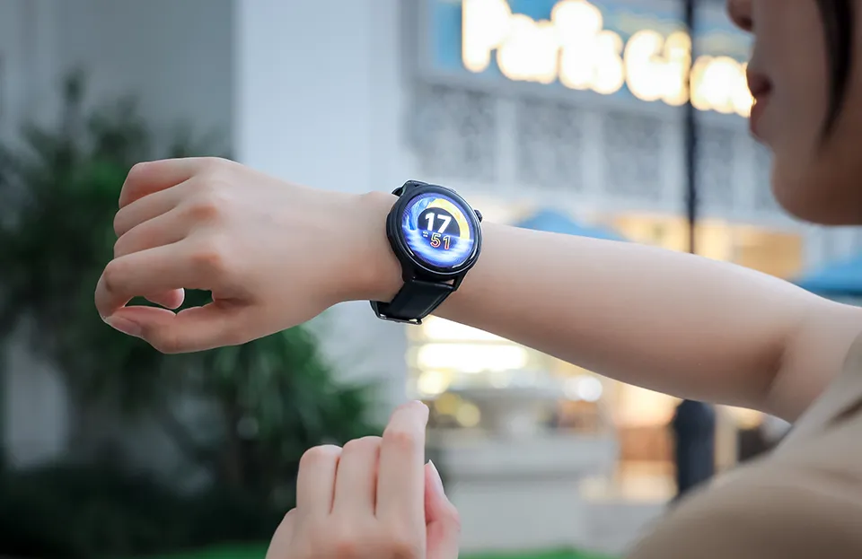 Công ty Việt Nam ra smartwatch giá 1,49 triệu đồng: thân kim loại, màn AMOLED, nghe gọi được và pin 1 tuần