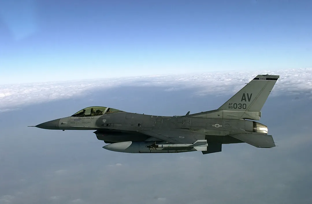 Nga nghi ngờ tiêm kích F-16 tới Ukraine có thể mang vũ khí hạt nhân, Mỹ nói gì?