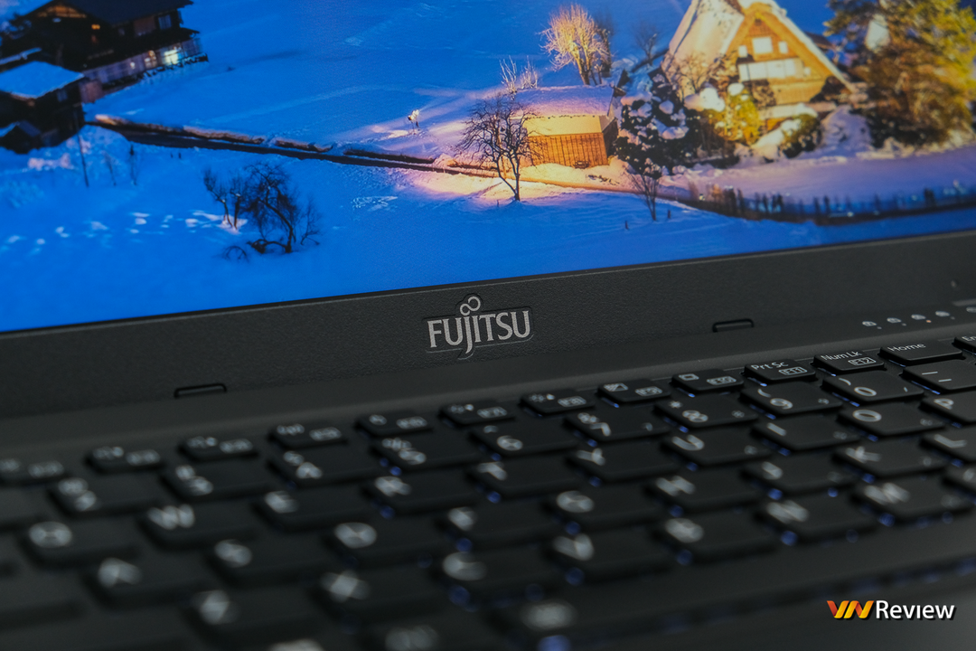 Đánh giá Fujitsu FMV MH 14”: Trợ lý linh hoạt cho những ngày bận rộn