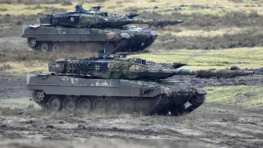 Ăn miếng trả miếng: Ukraine nói phá hủy hệ thống tên lửa và pháo hạng nặng, Nga lập tức dằn mặt bằng cách cho bay màu 4 xe tăng Đức 