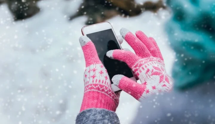 Vì sao pin điện thoại lại tụt nhanh hơn khi trời lạnh?