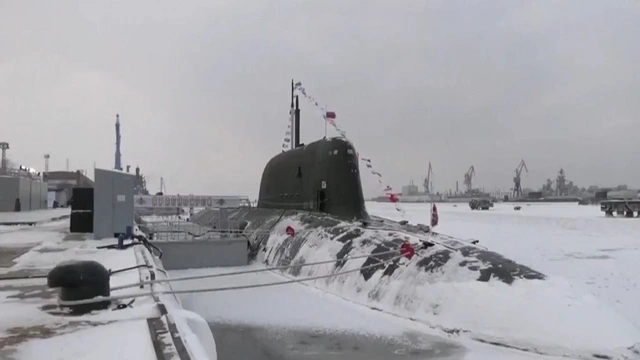 Giữa lúc chiến sự  căng thẳng, hải quân Nga lại bổ sung 2 tàu ngầm hạt nhân mới
