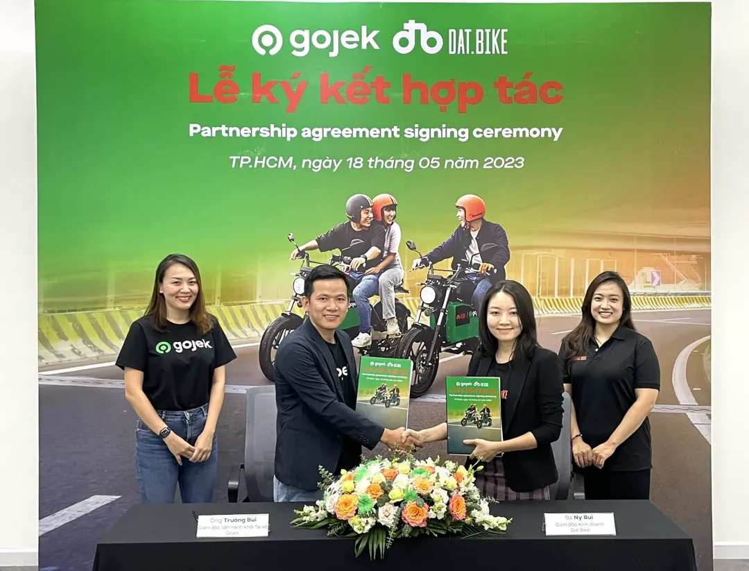 Gojek công bố hợp tác với Dat Bike, thí điểm vận chuyển hành khách, giao đồ bằng xe máy điện tại Việt Nam