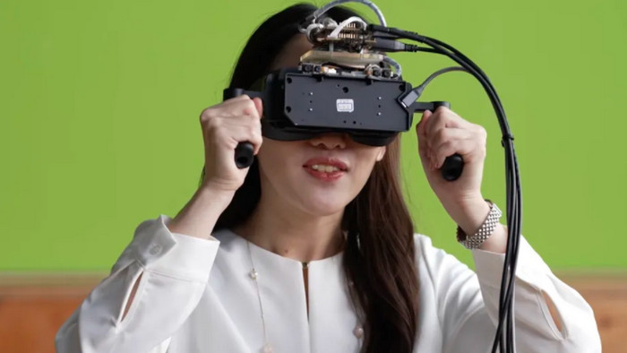 Sony giới thiệu tấm nền OLED 4K dành cho VR, robot biết gắp đồ