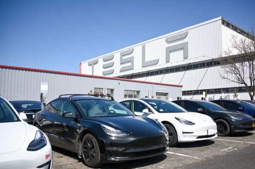 Tesla là thương hiệu ô tô được tìm kiếm nhiều nhất thế giới