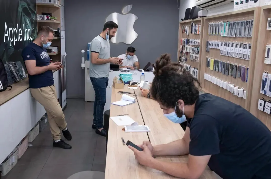 Iran vẫn chưa rõ ràng về việc cấm bán iPhone