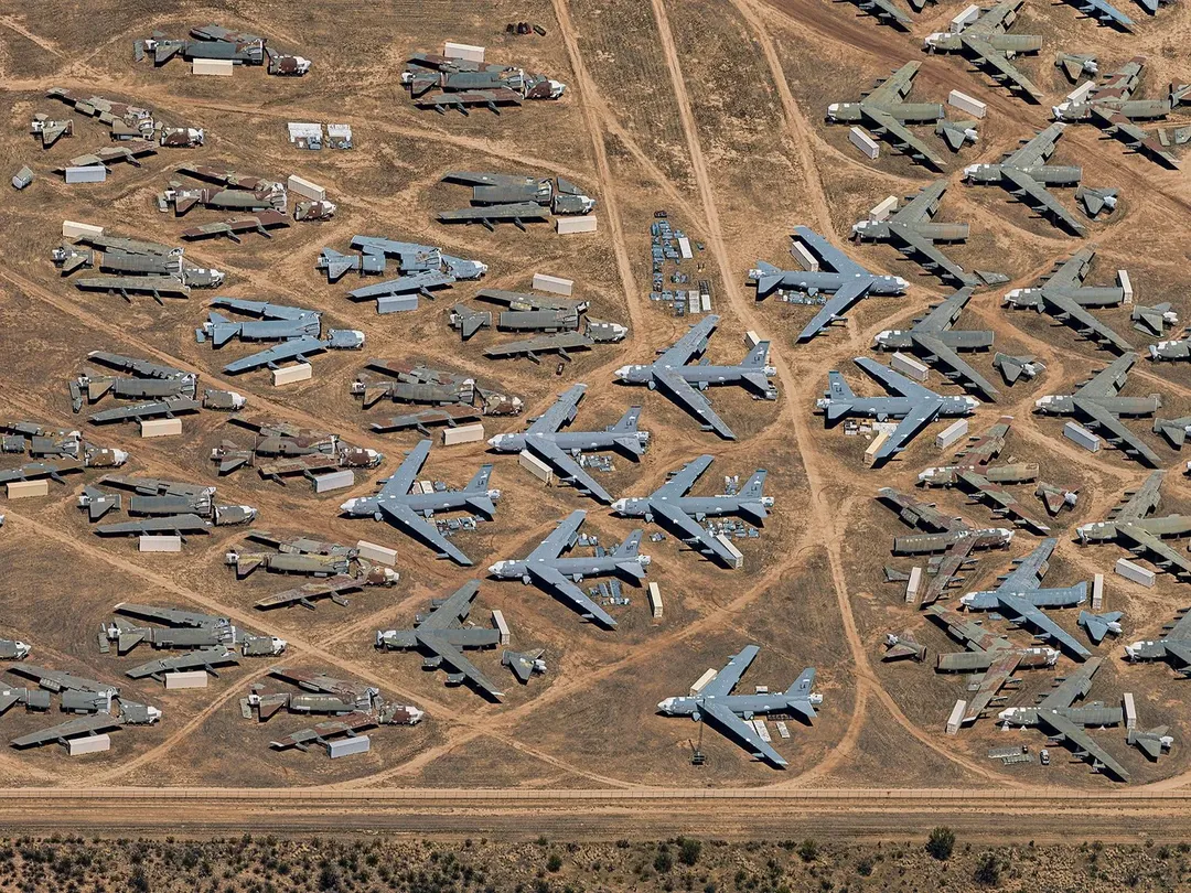 Hàng nghìn máy bay quân sự bị bỏ rơi
