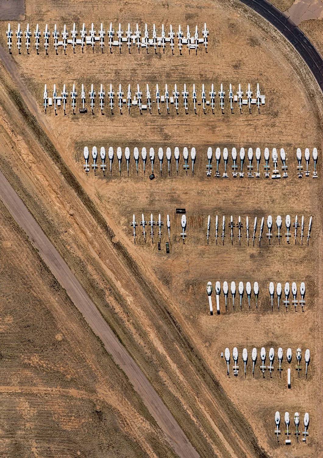 Hàng nghìn máy bay quân sự bị bỏ rơi