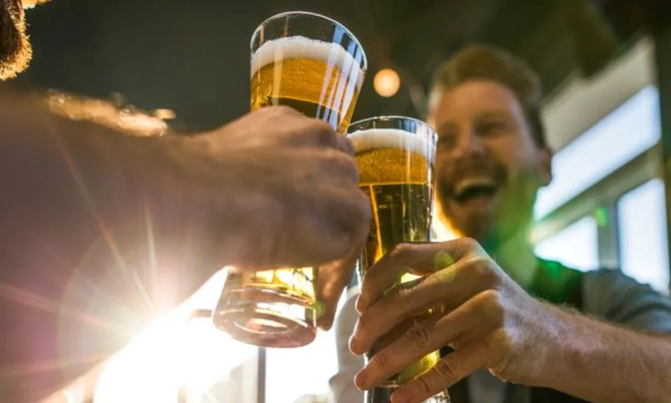 Lợi ích không ngờ từ một cốc bia mỗi ngày: Giúp tăng lợi khuẩn cho đường ruột của nam giới