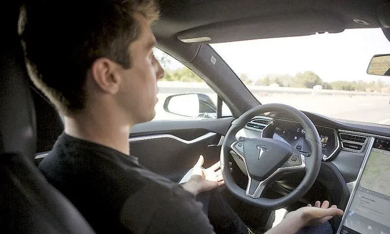 Tesla của Elon Musk bị tố thổi phồng tính năng Autopilot hòng dụ khách mua xe điện