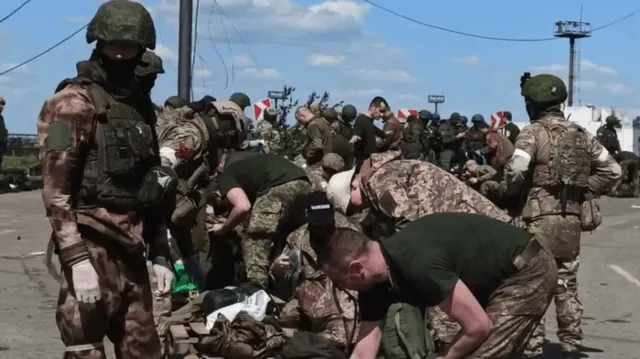 Nga thả chỉ huy tiểu đoàn Azov, ân xá cho lính đánh thuê Anh để đổi lấy "bạn của Putin"