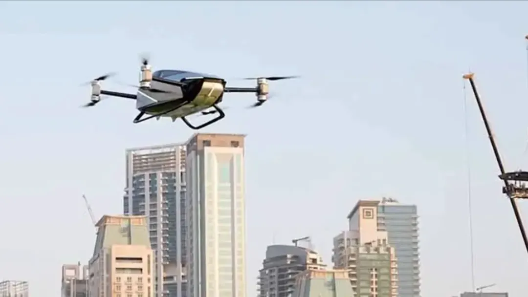 thumbnail - Xe bay Trung Quốc lần đầu "tung cánh" trên bầu trời Dubai