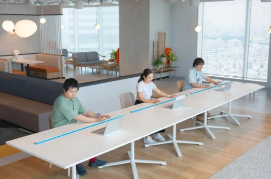 Kỹ sư Google Nhật chế tạo bàn phím dài như cây gậy nhưng vẫn đầy đủ phím