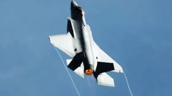 thumbnail - Nóng: Chiến đấu cơ F-35 của Mỹ bị rơi tại căn cứ không quân, phi công được giải cứu