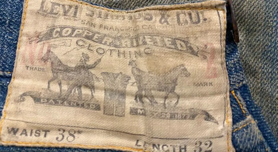 Chiếc quần Levi's cũ rách này bán được 2,1 tỷ đồng. Hẳn nó có ý nghĩa gì đó chứ?