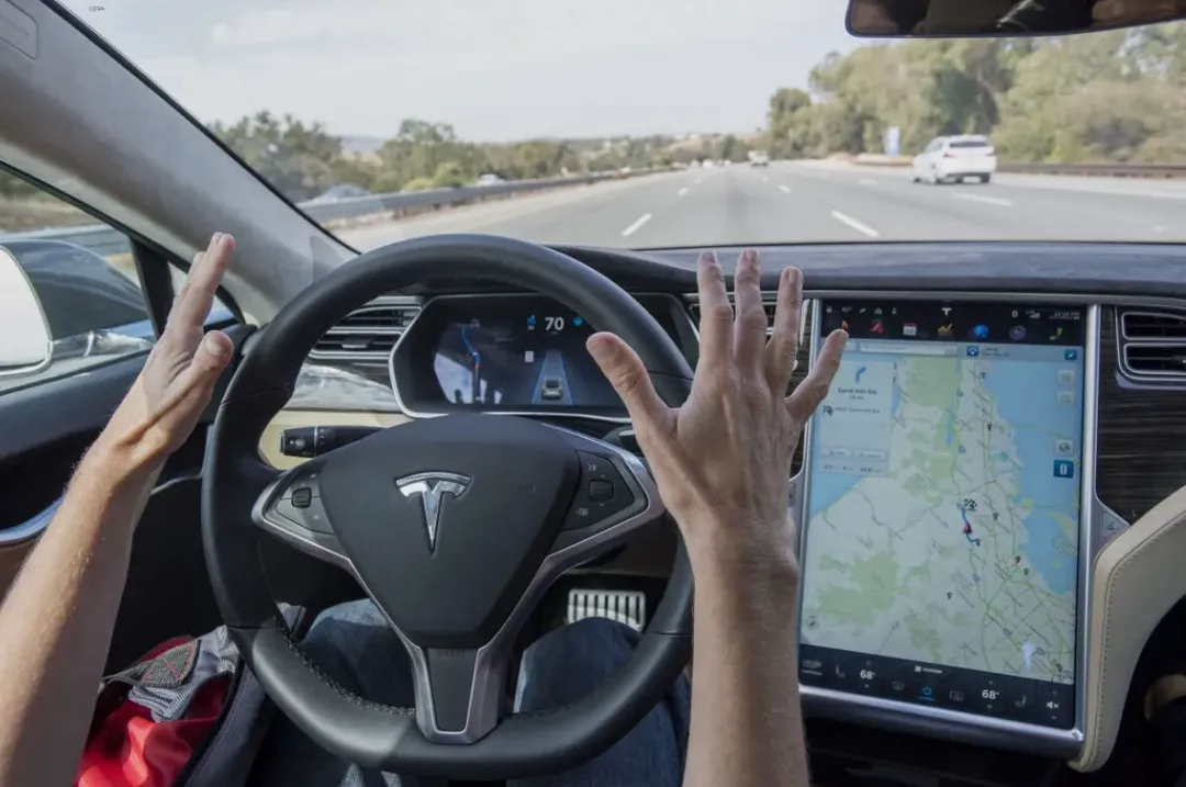 Tesla chính thức bị điều tra hình sự vì thổi phồng tính năng tự lái autopilot quá tiện lợi
