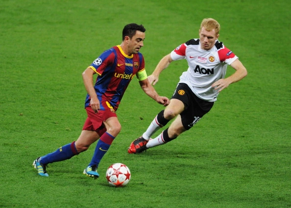 Phản ứng của HLV Xavi khi Barca gặp Man United