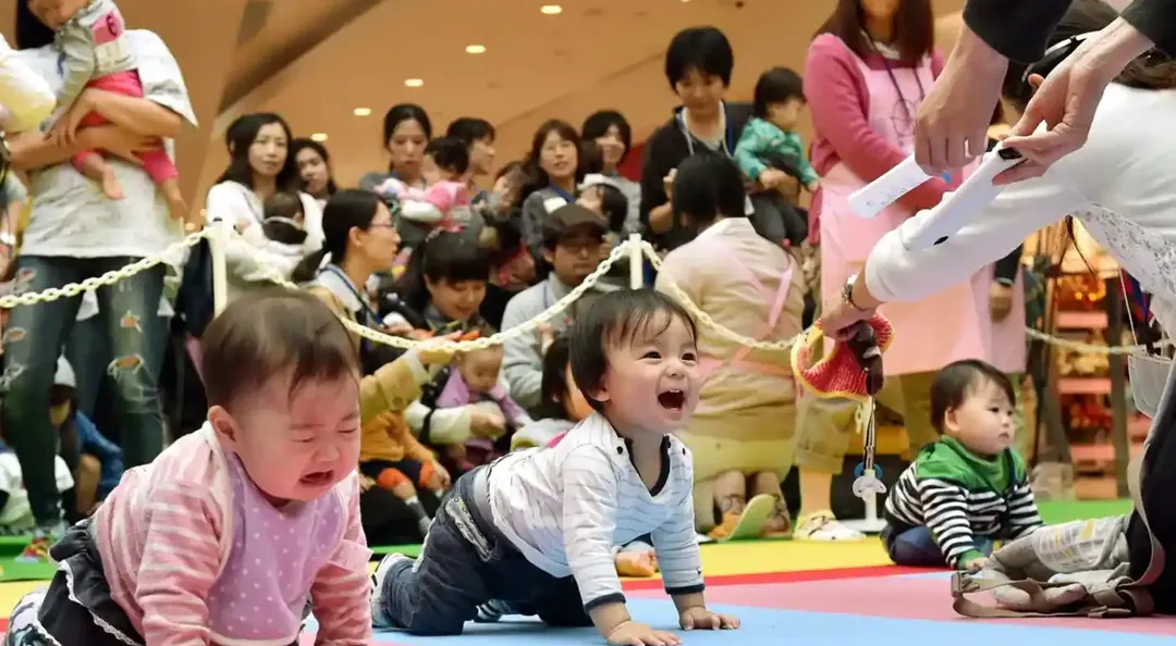 Chính phủ Nhật đề xuất nâng trợ cấp sinh đẻ lên gần 90 triệu đồng, nhưng người dân liệu có mặn mà muốn sinh con?
