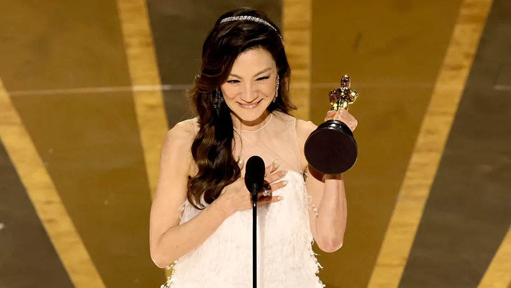 Dương Tử Quỳnh nói gì khi thành diễn viên châu Á đầu tiên thắng giải nữ chính xuất sắc nhất tại Oscar?