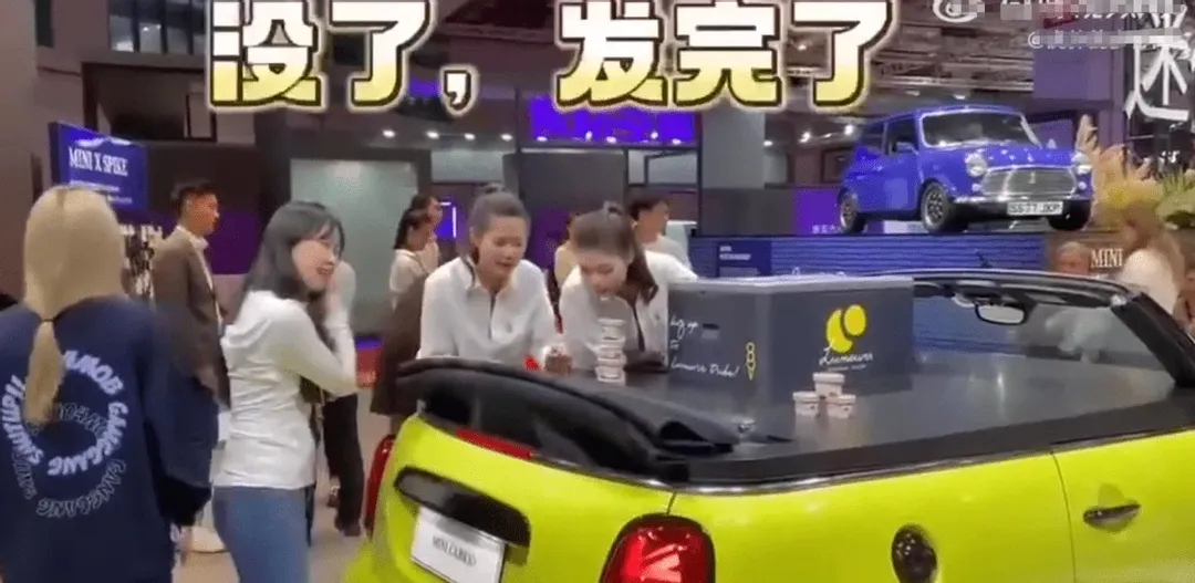 Netizen Trung Quốc sôi sục vì kem trong gian hàng BMW tại triển lãm ô tô Thượng Hải. BMW xin lỗi chưa đủ, qua một đêm bốc hơi hơn 2 tỷ euro
