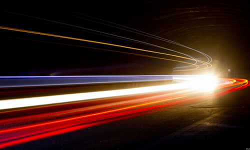 Tại sao ánh sáng truyền đi với tốc độ cụ thể là 186.000 dặm/giây?