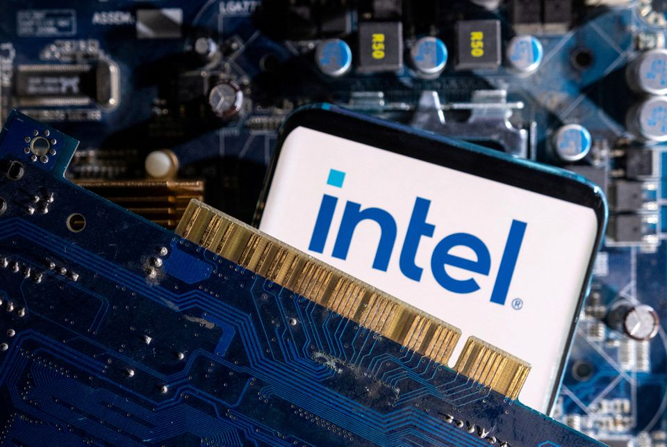 Reuters: Intel đã gác lại kế hoạch mở rộng sản xuất chip tại Việt Nam