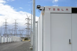Mặc kệ ông Trump căng thẳng, Tesla của Elon Musk quyết xây nhà máy lưu trữ năng lượng lưới lớn nhất Trung Quốc