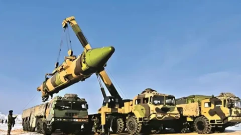 Trung Quốc tung 2.000 tên lửa Đông Phong: Mỹ có thể phản ứng kịp?